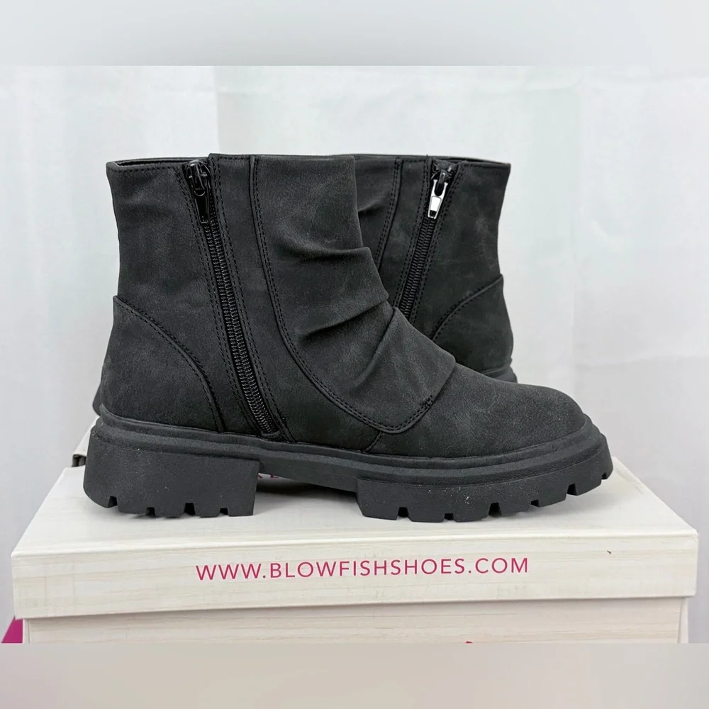 Blowfish Malibu Big Girl's Charcoal Black Lug Sole Can Do-k Fashion Boot  4 NIB